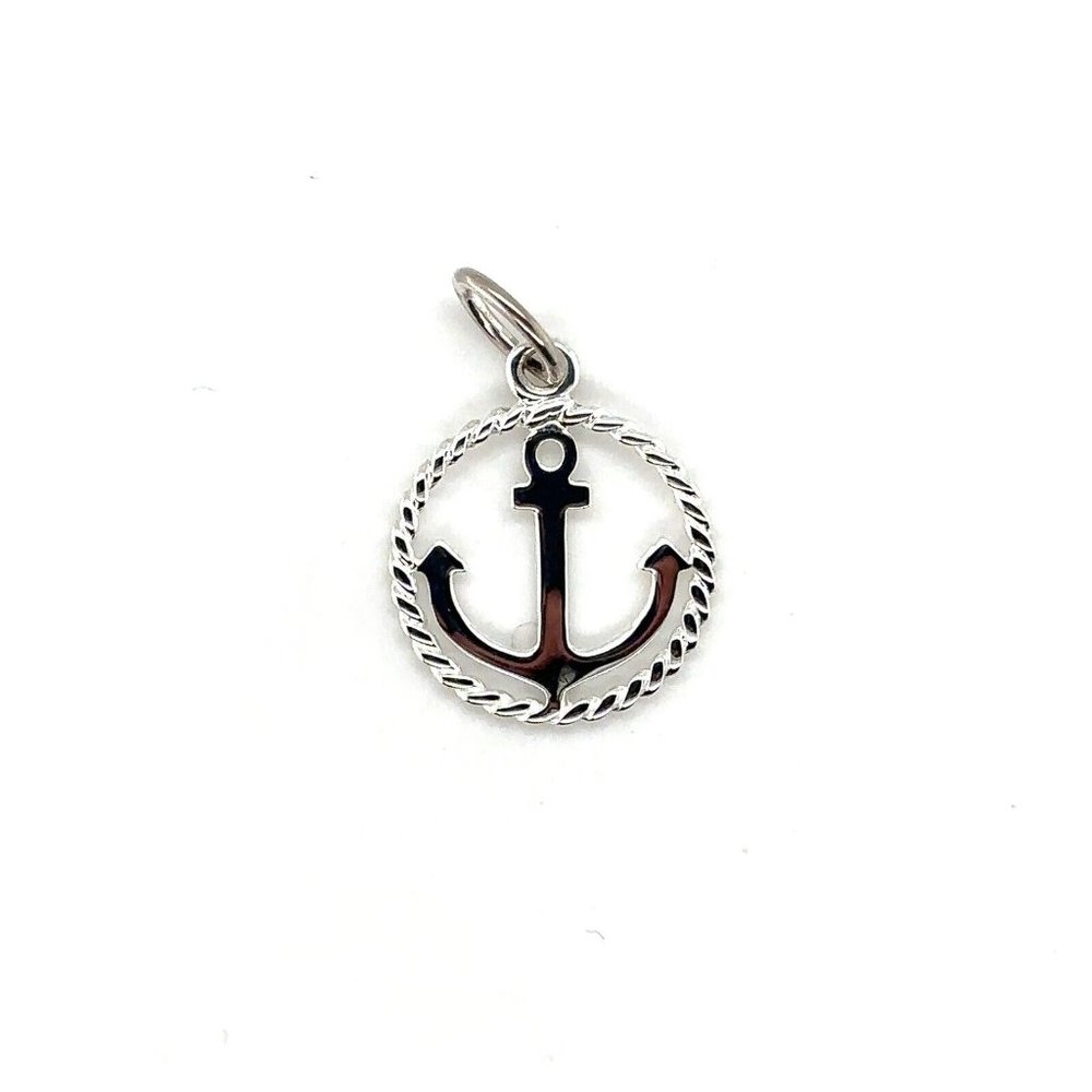 NEW, NEVER WORN!! Stunning Tiffany & Co. Anchor Necklace